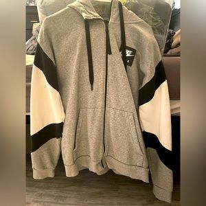 Nike Air Full Zip Sweatshirt
Grey Goalinn